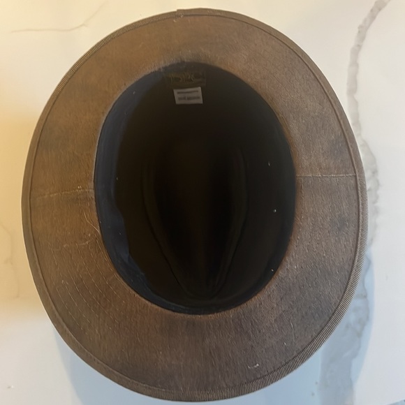 Dorfman Pacific Co. Twill hat w/ leathered & studded detail & vented Size Med - Picture 4 of 9